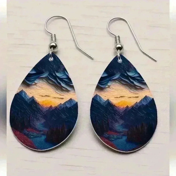 Mountain oil painting scene printed tear drop pendant earrings - Picture 2 of 2